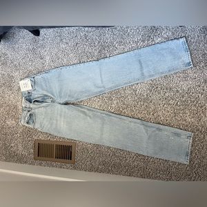 Abercrombie 90’s Ultra High Rise Straight Denim in color light